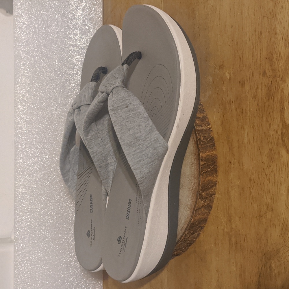 Clarks Cloudstepper Cushion Soft Flip Flop Sandal… - image 3